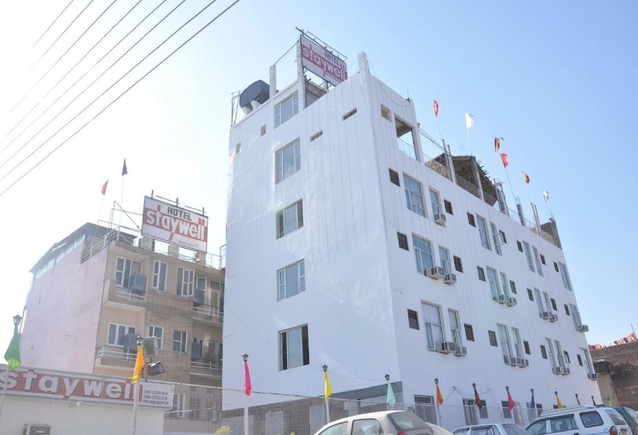 Staywell Hotel Pathānkot Exterior photo